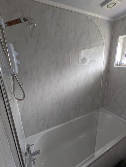 The Kilsyth,Detached Bungalow Warrington Luaran gambar